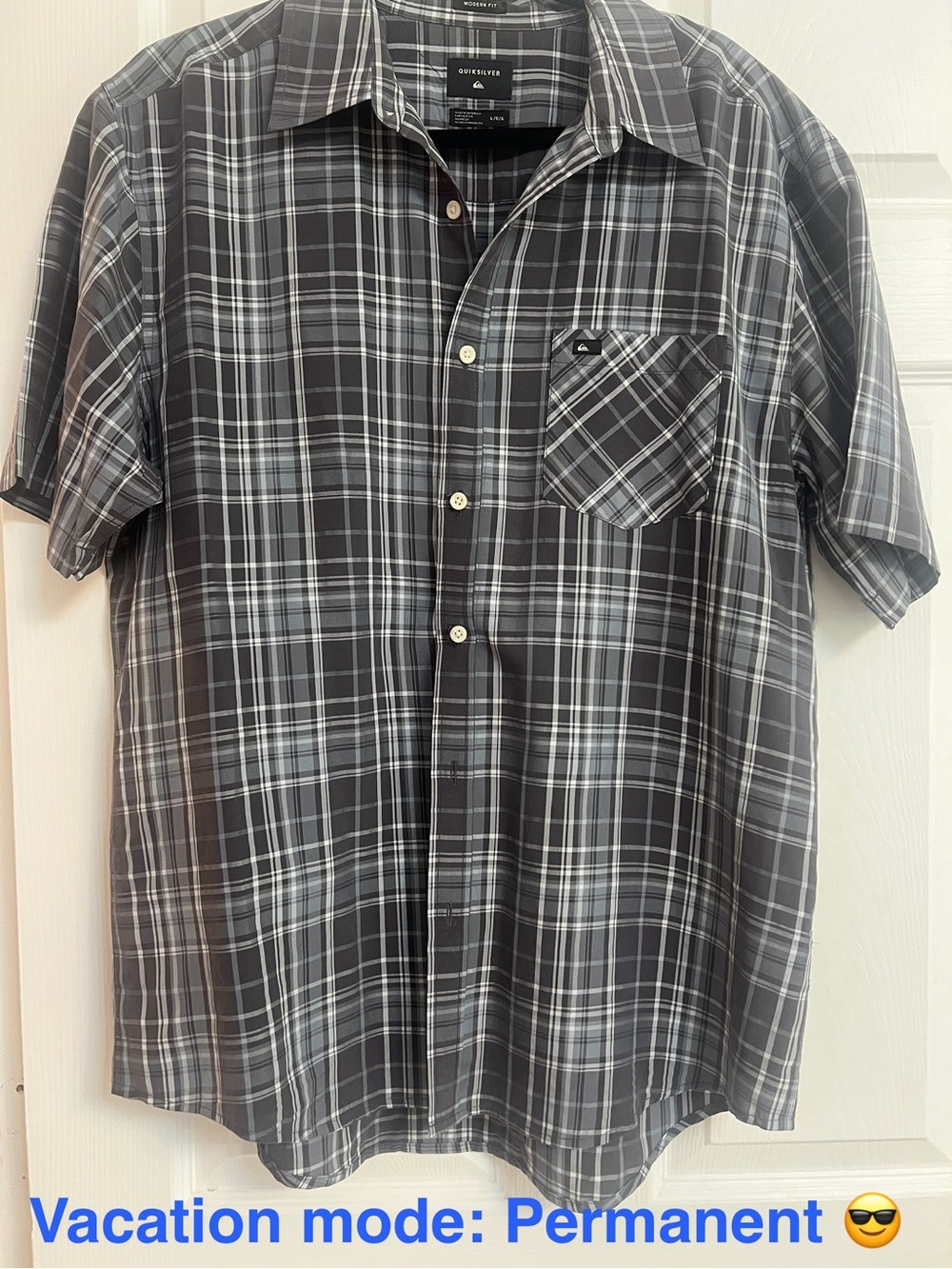 Quiksilver Menโs Black Plaid Short Sleeve Shirt